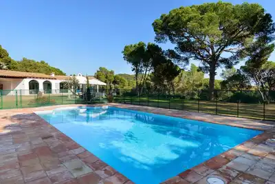 Image de Madroños by Danlux Invest. Hacienda avec gran jardin et piscine