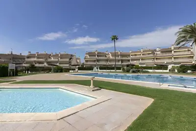 Confortable appartement pour 6 personnes avec Wifi, climatisation, piscine, Tv, terrasse et parking