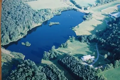Image de Lac privé à Rippling Waters entouré de 400 acres
