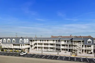 Image de Joli appartement 1 chambre climatisé avec condominium Merrimac offrant un emplacement en bord de plage