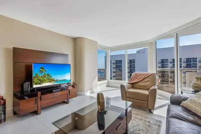 Ocean Comfort with Balcony and Pool