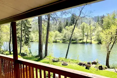 Image de * Nouveau * \"Cabin on The Rogue\" - Pêche, rafting, passerelle vers le lac Crater! 2-4 personnes