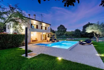 Image de *** Appartement avec piscine privée et grand jardin