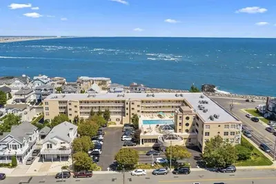 Image de Mignon, 2 chambres, 2 salles de bain condo dans \"The Avalon\" condominium