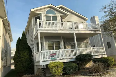 Image de Un bloc de la promenade et l'une des plus belles plages d'Ocean City!