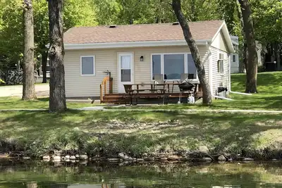 Image de Lake Miltona, Mn location de chalet hebdomadaire est situé directement sur la plage.