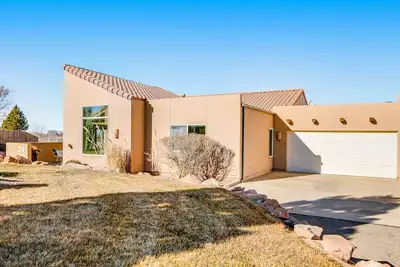 Image de Condo coloré avec piscine et bain à remous - près du golf et du parc national des Arches