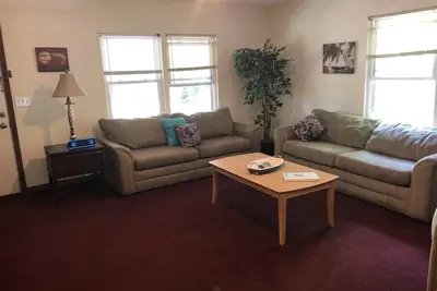 Image de Tout à fait près de Logan Martin