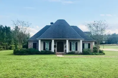 Image de Manoir 5 étoiles français à proximité du parcours de golf LaTech et Squire Creek