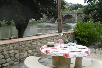Image de Riverside Gardens B&B: Emplacement Central, À CÔTÉ De La RIVIÈRE Avec Un Beau Jardin