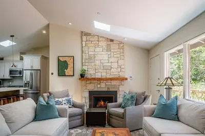 Image de Fallen Oak - Pebble Beach Maison unifamiliale - Paix dans la forĂŞt
