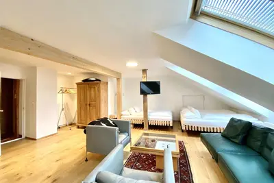Image de Loft moderne pour 2-4 personnes, piscine dans le jardin, animaux acceptés