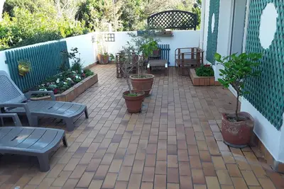Image de Maison de ville au calme avec grande terrasse.