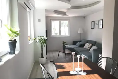 Belle Maison Seulement À 20 Min De Barcelone Avec Piscine Et Barbecue!