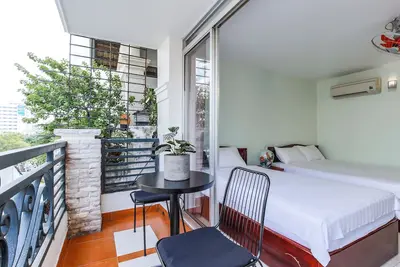 Image de Belle chambre avec balcon dans le centre-ville