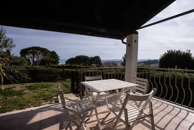 N110 - Numana, villa with garden and sea view