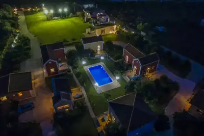 Image de Un Paradis De Paix Avec Piscine Pour Votre DÉTENTE