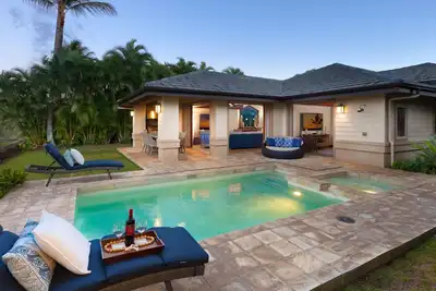 Image de Villa privée, terrain de golf avec piscine et spa privés!