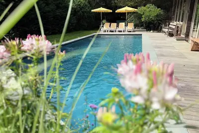 Image de Surfers Paradise - Marchez vers la ville et l'océan.