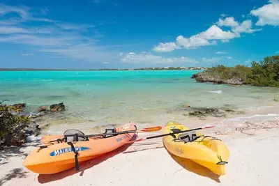 Image de Bright Idea est une villa en front de mer surplombant Chalk Sound.