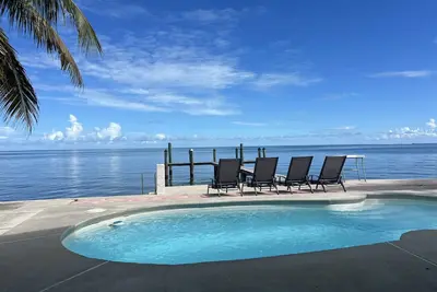 Couchettes de soleil tropicales - Beau front de mer, piscine, spa