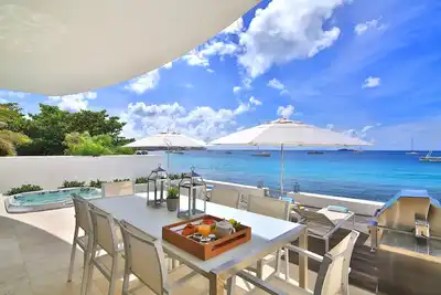 Image de Condo de luxe cinq étoiles sur la plage avec accès direct à la plage et bain à remous privé