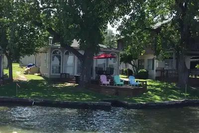 Image de Waterfront Cabin avec Boat Dock à quelques pas du pont