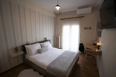Image de Appartement confortable à côté du métro et à proximité de l'Acropole