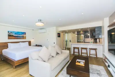 Image de Très bien situé à Wakiki, à distance de marche de la plage, des boutiques et des restaurants!