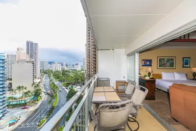 Image de Très souhaitable unité de luxe avec vue sur la ville d'une chambre à coucher. Réservez aujourd'hui, ne durera pas longtemps! !