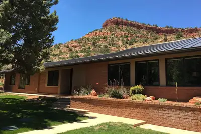 Image de Casita 2 chambres dans un mini ranch tranquille à seulement 3 km du centre-ville