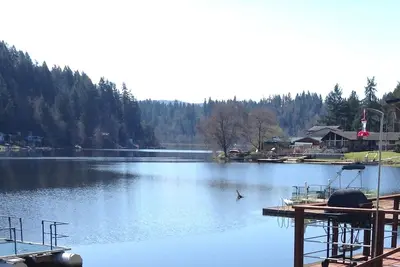 Image de Profitez de la vie au lac pour vos prochaines vacances près du mont. Rainier.