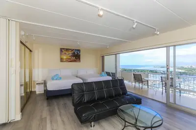 Image de Super endroit! Ilikai 1 Bedroom Deluxe Harbour View, à quelques minutes de la plage!