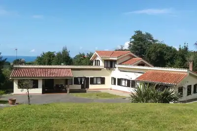 Image de Maison familiale à 5 minutes de la plage.