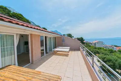Image de Appartement d'une chambre avec la terrasse et la vue sur le mer Brela, Makarska (A-16596-d)