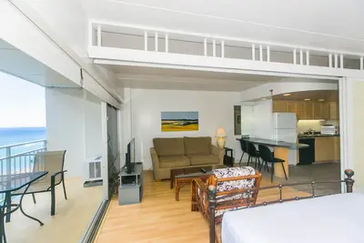 Image de Vue magnifique sur la lagune du duc Kahanamoku, partiellement rénovée, à l'hôtel Ilikai!