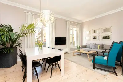 Image de Superbe appartement de 3 chambres à côté de la retraite