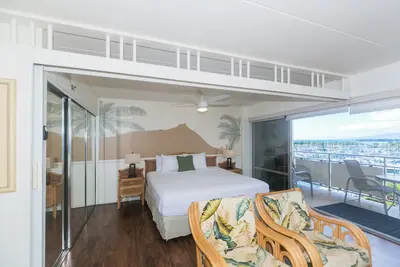 Image de Suite à une chambre de l'hôtel Ilikai, emplacement idéal à Waikiki! Aucun frais de séjour!