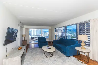 Image de Ilikai Hotel Condo 2 chambres partiellement rénové offrant une vue sur la ville au 19ème étage!