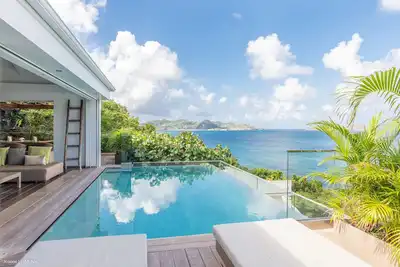 Image de Villa avec vue sur l'océan, salon ouvert sur le pont et la piscine à débordement, Wifi gratuit