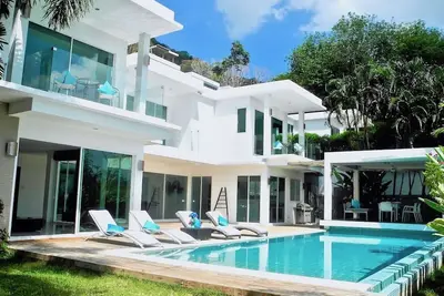 Image de Villa de charme moderne avec piscine à Kata