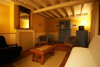 Image de Charmant gîte au château rénové, parc privé, 2 chambres, proche Nevers et circuit Magny Court