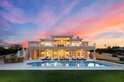 Image de As Palmeiras - Villa de luxe de 4 chambres avec piscine et vue imprenable sur l'océan!