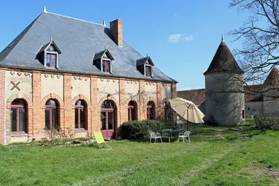 Image de Gîte lumineux avec jardin, près de Vichy, 2 chambres, équipements modernes, draps inclus