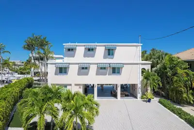 Image de Breezy Happy Hours à Port Antigua Accueil