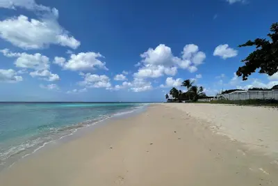 Image de Beau bijou d'une chambre avec vue sur l'océan