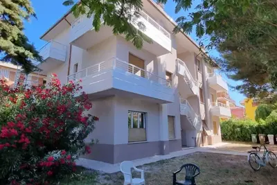 Image de M019 - Marcelli, three-room apartment with garden 50 meters from the sea left