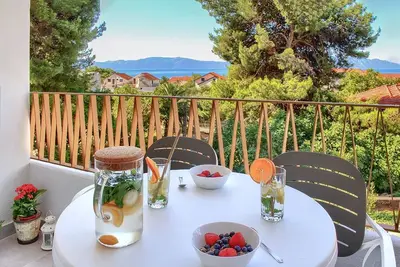 Image de Appartement neuf avec 2 chambres séparées et une vue imprenable sur la mer