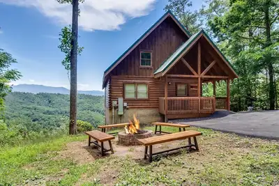 Cabine privée avec vue sur la montagne incroyable, près de Dollywood! !