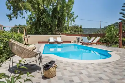 Image de Appartement de luxe avec jardin, piscine, barbecue et terrain de jeux